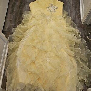Elegant Yellow Dress with Floral Embellishments